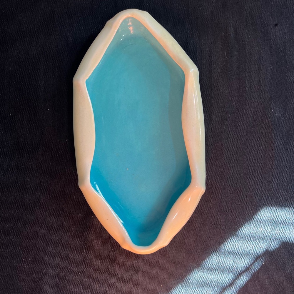 Metlox Poppy Tail Turquoise white ruffle Oval bowl